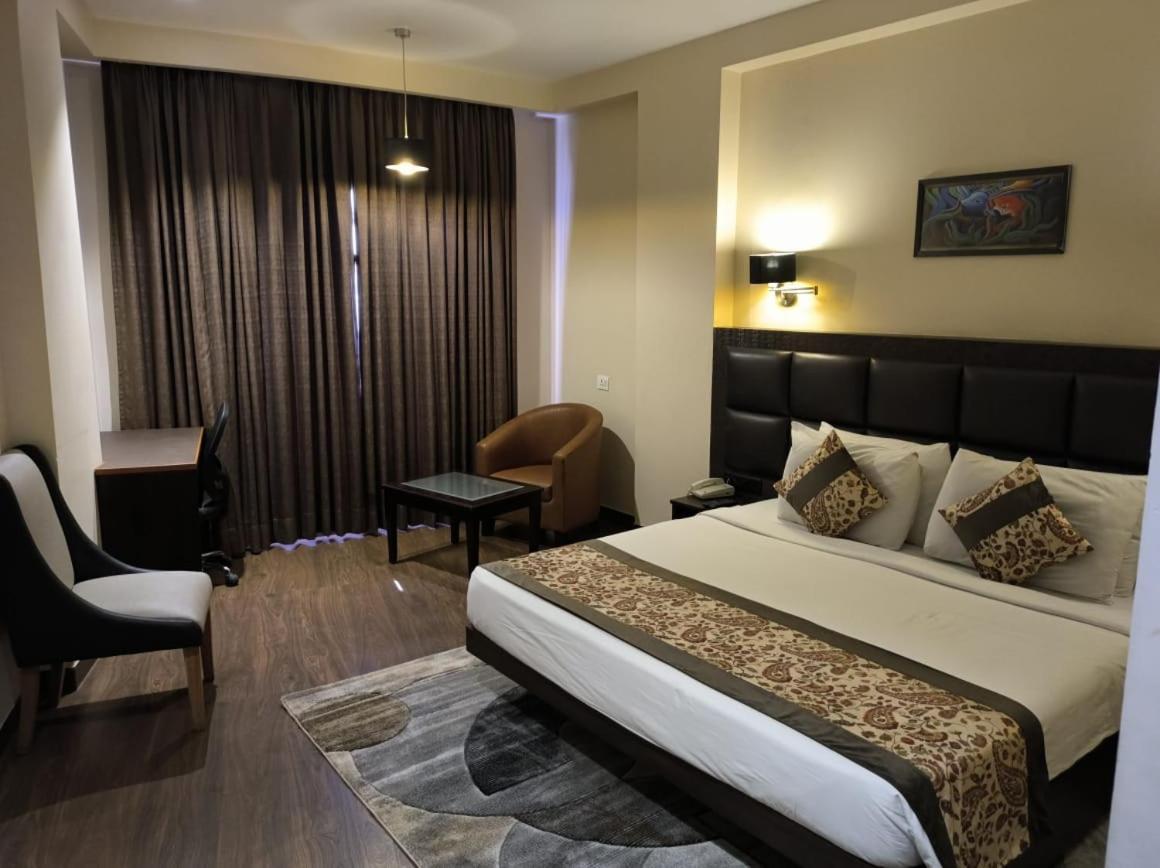 Chinmay & Hotel Lucknow