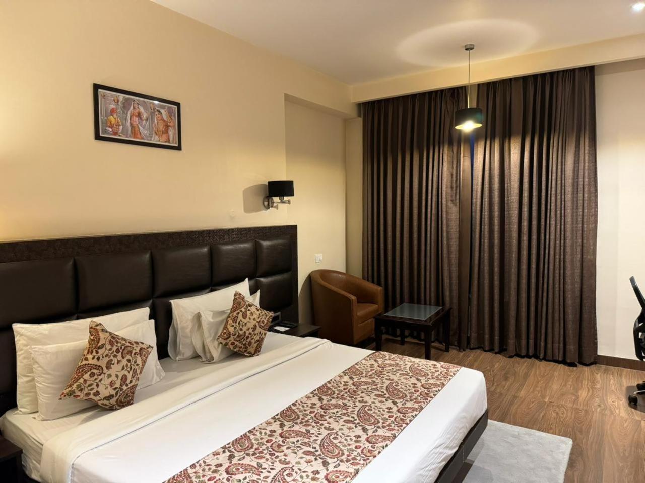 Hotel Chinmay & Lucknow