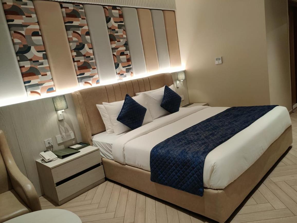 Hotel Chinmay & 3*
