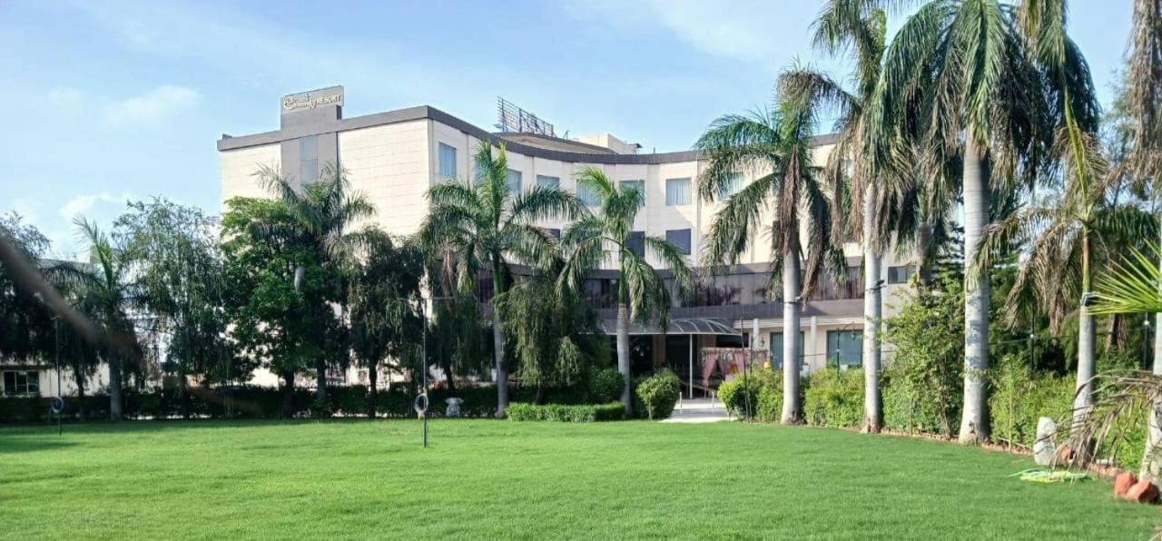 Chinmay & Hotel Lucknow